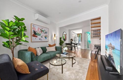 Surry Hills House | Stylish 2-Bed Surry Hills Terrace with Courtyard, Balcony & BBQ