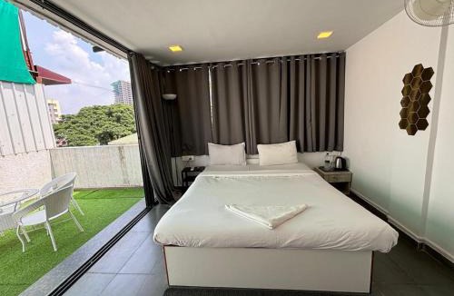 Baner Hotel | Sunleaf Palace