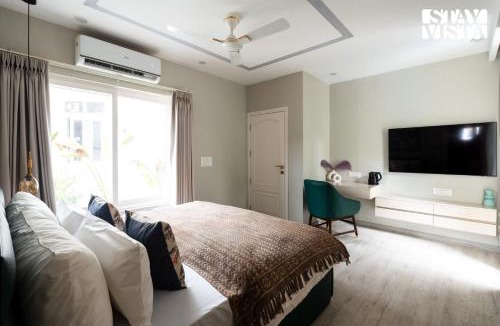 DLF City Villa | StayVista at The Sweet Sunsation - Gurgaon With Pool, BBQ