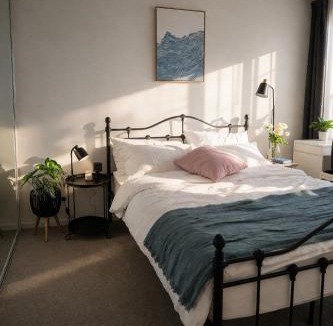 Lyneham Apartment | Modern 2BR 2Bath with Balcony near ANU & City Quiet Stay Free Parking