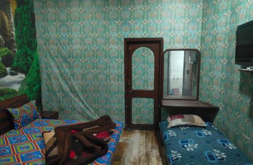 Amritsar Hotel | HOTEL JOGI GUEST HOUSE welcome all families, friends, groups, couples, singles fully Airconditioner, attach washrooms, lift, wifi, gyser hot water, 24 hours room service, power backup