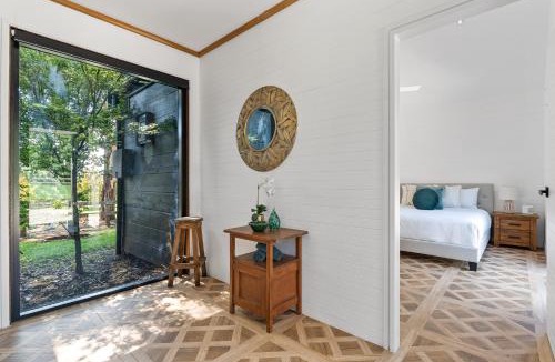 Exeter House | The Mist, Luxury Farm w Fireplace & Hot tub
