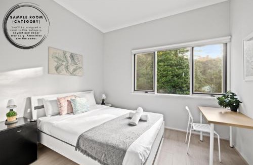 Lindfield House | Modern Private Double Room - Centrally Located - Shared Bathroom