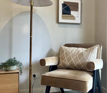 Coombs House | Stylish Townhouse with Private Courtyard