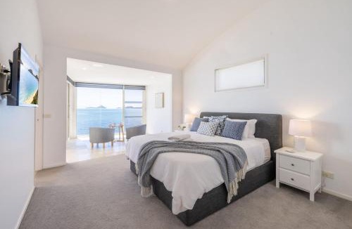Salamander Bay House | Wanda Beach Waterfront , 161 Soldiers Point Rd - waterfront, air con, linen, Wi-Fi