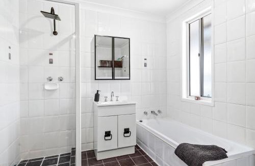 Goulburn House | Goulburn Stay with Garden Views & Comfort