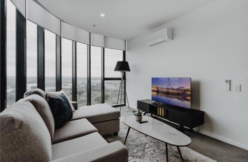 Belconnen Apartment | Panoramic Lake View 2-Bed with Pool, Gym and BBQ