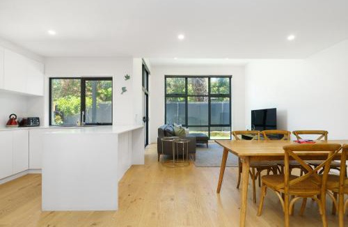 Garran House | Stylish 3BR Home Near Woden, Hospital and Buzz Hub - Hosted by Canstay