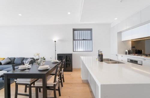 Burwood Apartment | Japandi 2BR 1 CAR w KING BED Nr Station & Eats & CBD