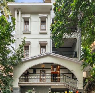 Kammanahalli Villa | Wooden Whispers Traditional Luxe Spacez Villa
