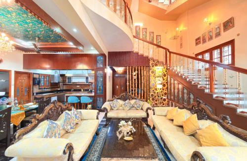 Kammanahalli Villa | Wooden Whispers Traditional Luxe Spacez Villa