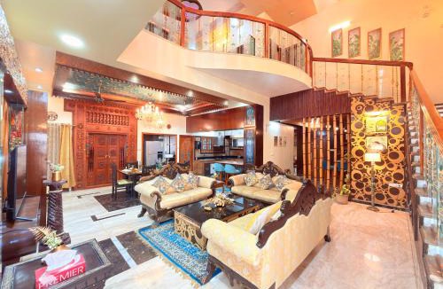 Kammanahalli Villa | Wooden Whispers Traditional Luxe Spacez Villa