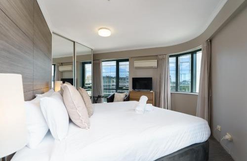 Canberra City Centre Apartment | Central 2BR apartment, Hotel vibe, Walk everywhere - Hosted by Canstay
