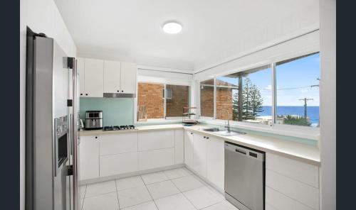 Shellharbour House | Family comfort across the road from North Beach