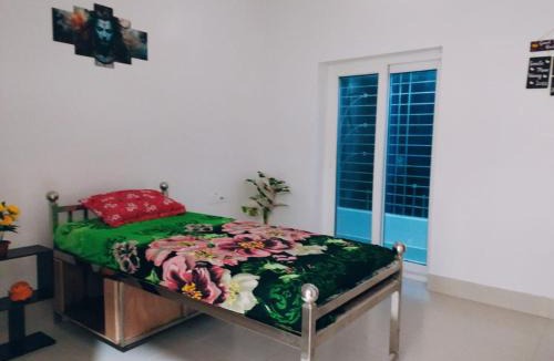 Deoghar Apartment | Anand Nivas Homestay 10 Mins from Mandir