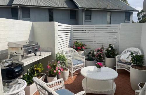 Cams Wharf House | Raffertys Resort Lakeside Terrace Plus 4 Star