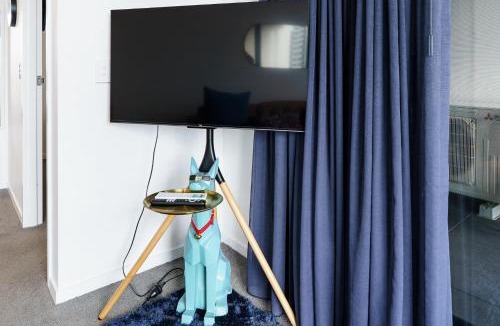 Belconnen Apartment | Luxury 1BR Apt with Lake Views in Belconnen - Hosted by Canstay