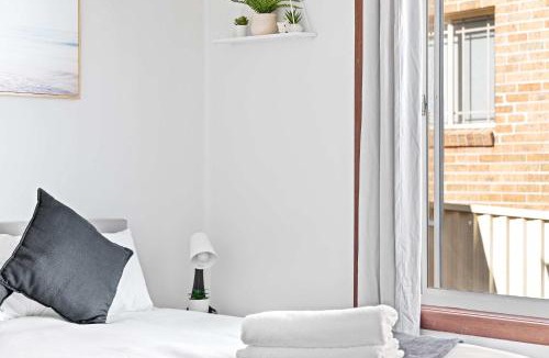 Peakhurst House | Double Room in Peakhurst - Centrally Located - Shared Bathroom