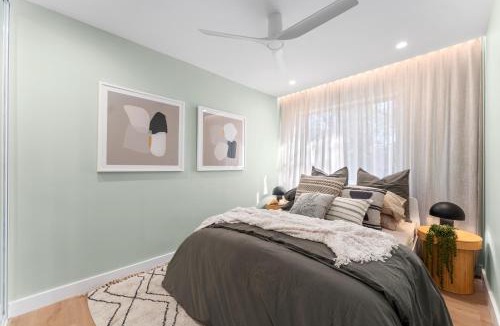 Eastlakes Apartment | 2BR Plus Free Parking - Airport Luxury Retreat