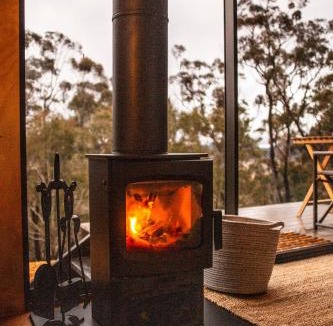 Oberon Council House | Off-Grid Cabin Surrounded by Nature - Emillie