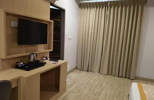 Kondapur Apartment | Grand Continent Hotel, Hitec City, Hyderabad