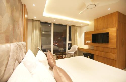 Chinar Park Hotel | Hotel Teesta Stay, Kolkata