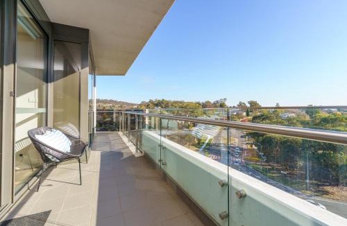 Phillip Apartment | Top-Floor Apartment Near Shops and Aboretum views - Hosted by Canstay