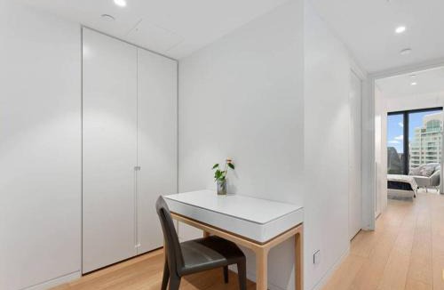 Barangaroo Apartment | Luxury 1BR Iconic Harbour Views in Barangaroo