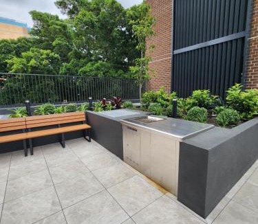 Kingsford Apartment | Cosy Unit Near Light Rail