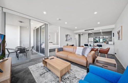 Kingston Apartment | Stylish 1-Bed Retreat Steps from Foreshore