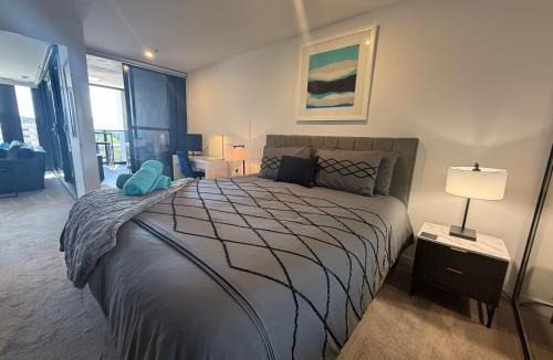 Braddon Apartment | Midnight Luxe 1BR Apartment in the heart of Braddon Views from L7 Pool Sauna Gym Secure Parking Wifi Wine
