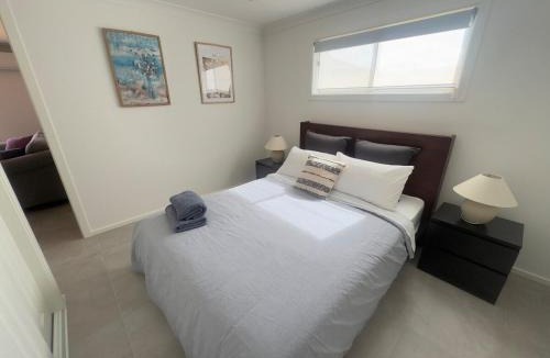 Raymond Terrace Villa | A newly renovated home and only 2 minutes to Highway - modern and handy