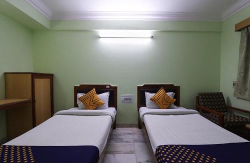 Vadodara Hotel | SPOT ON Hotel Hilltop