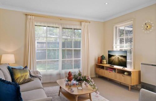 Bowral House | Magnolia Cottage - Your private Bowral getaway!