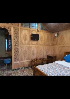 Dal Lake Hotel | Royal Heritage Houseboats