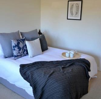 Reid Apartment | Spacious 2BR Heritage a few metres from the City - Hosted by Canstay