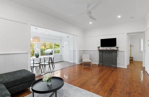 Woy Woy House | Charming Cottage by the Water Pet Friendly WoyWoy
