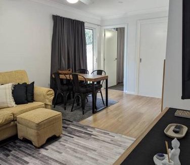 Junee Villa | Elizabeth Street Guesthouse