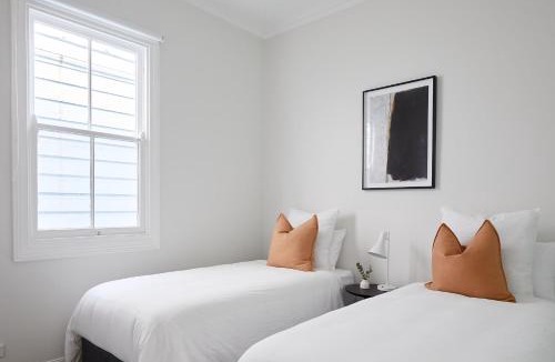 The Junction House | Austin Cottage - Pet friendly!