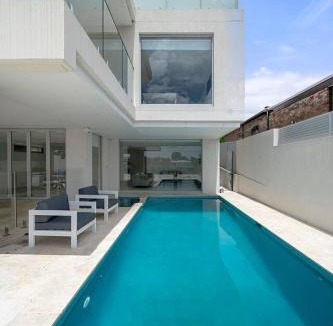 Bexley Villa | 'Starlight' A Slice of the Hollywood Hills in Bexley
