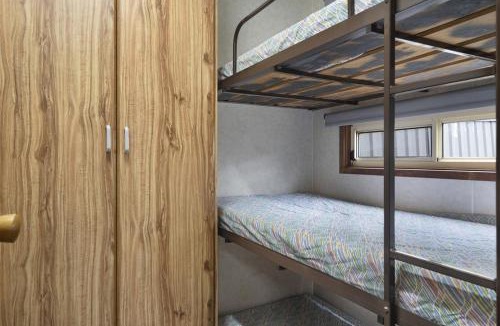Carey Bay Hotel | Paradise Palms Caravan Park