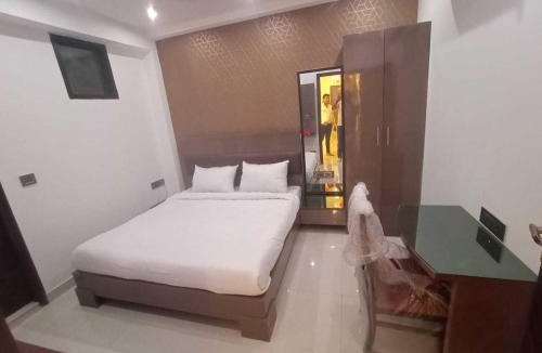 New Delhi Hotel | OYO Golden Key In Narela