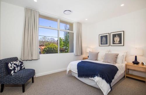 Berry House | Camellia - Pet Friendly - 3 Min Walk to Centre of Berry