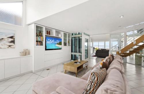 Salamander Bay House | Waterfront Wonderland 41 Foreshore Dr stunning house with a lift linen Wi Fi and ducted air conditioning