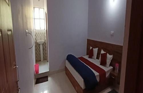 Sitapur Bed & Breakfast | Blue Pine Tourist Lodge by StayApart , Sitapur 7 kms short of Gaurikund
