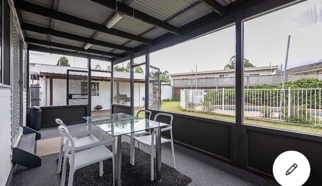 Cosy Family Home With a Pool Kingswood Three Bedroom House