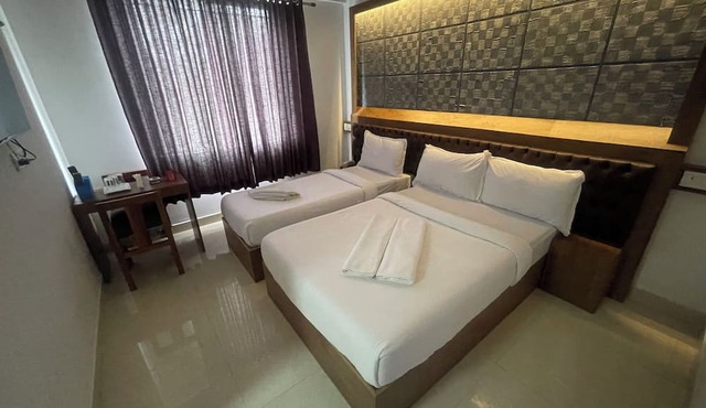 B SIX HOTEL AND LODGE