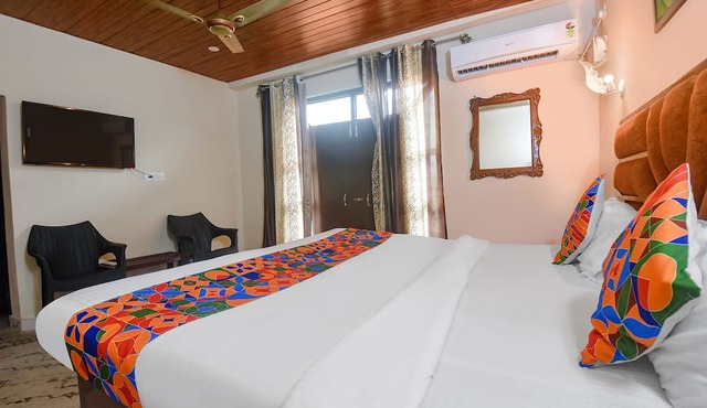 FabExpress Corinthia Boutique Rooms, Candolim Beach