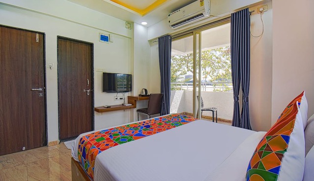 FabHotel Red Velvet & Suites