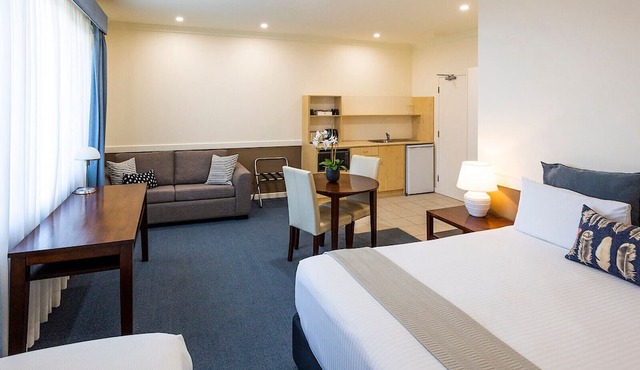 Hawkesbury Race Club Motel